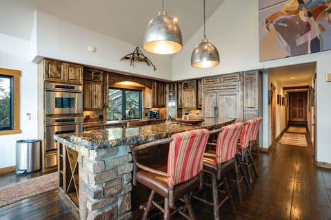 Gourmet Kitchen with 12 foot Island & bar