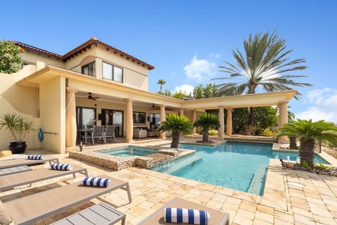 Stunning 2-story villa in a glamorous neighborhood!