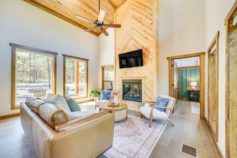 Broken Bow Vacation Rental | 3BR | 3BA | 1,645 Sq Ft | 4 Steps to Enter