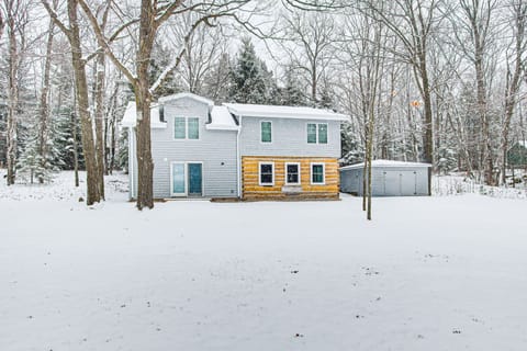 House Exterior | Fire Pit (Wood Provided) | Yard Games | Balcony