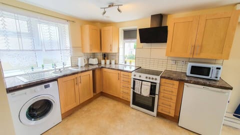 Kicthen with washing machine