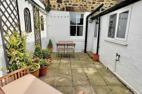 Oliver's Den, Alnwick - Host & Stay