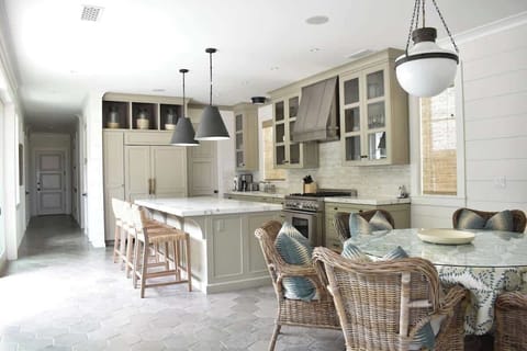 Kitchen & Dining Area