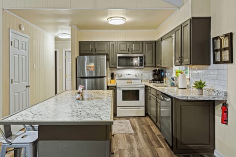 Fully equipped kitchen.