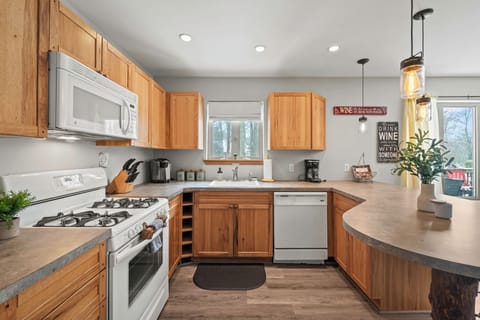 Fully equipped kitchen.