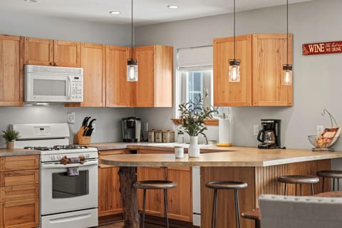 Breakfast bar for casual mornings and catching up with loved ones.