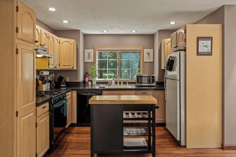 Fully equipped kitchen.