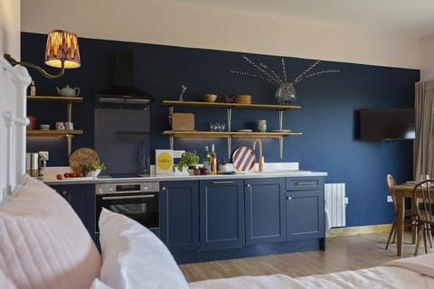 The Hoot - view to kitchen