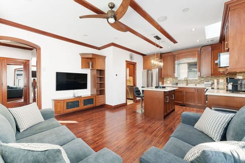 Discover the perfect blend of style and comfort in this Vancouver family room and fully equipped kitchen. Featuring a spacious layout, luxury appliances, and a sleek TV setup, it`s ideal for family gatherings and relaxation.