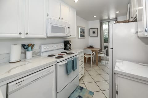 Fully stocked kitchen to cook up your favorite dish