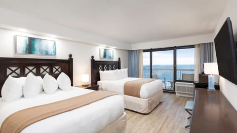 2 Queen /or 2 double beds looking o er the ocean on your very own patio
