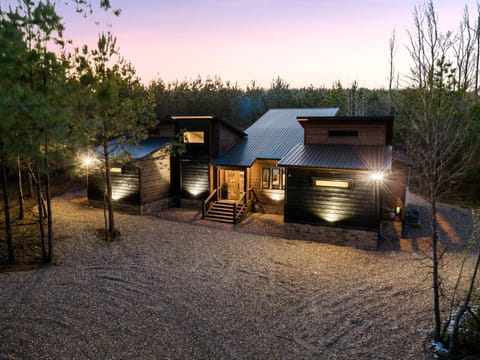 Front of cabin, plenty of driveway space