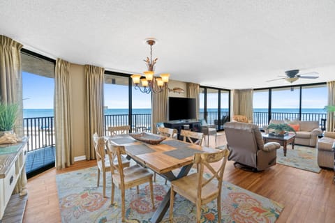 Living Area with Surrounding Gulf Views