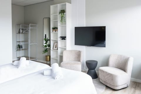 Enjoy TV time from bed at our Bed en Koffie in the heart of Geertruidenberg.
