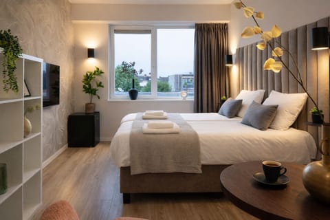 Budget friendly alternative to hotels in Raamsdonksveer – discover Bed and Coffee. For couples or friends. Bed can be arranged.