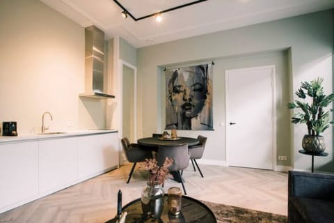 A bright and modern kitchen-dining space, perfect for dining and relaxation.