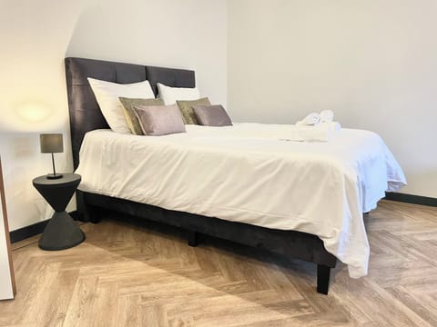 Günstig übernachten im Zentrum von Tilburg – moderne Studios nahe der Efteling, Beekse Bergen und Hotel Centrum.