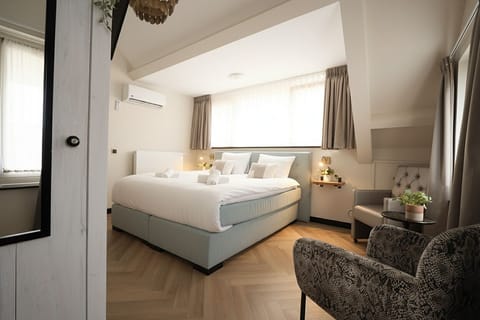 Experience affordable comfort in the heart of Tilburg—Bed en Koffie offers kitchen access and a cozy stay near Efteling and Poppodium 013.