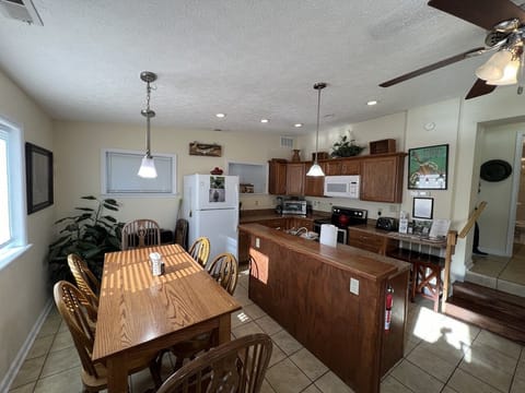 Pappaws Pad 2 Kitchen/Dining