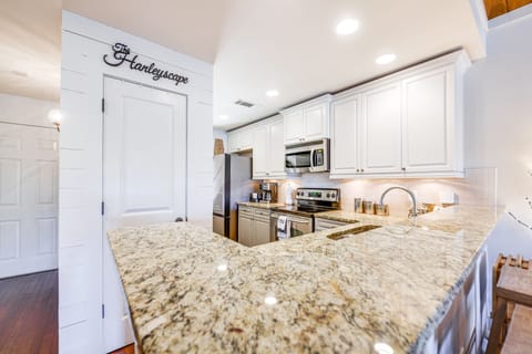 Kitchen | Cuisinart Toaster Oven/Air Fryer | Trash Bags & Paper Towels