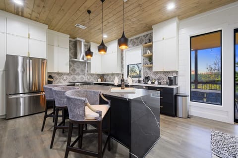 The fully stocked kitchen awaits your culinary creativity!