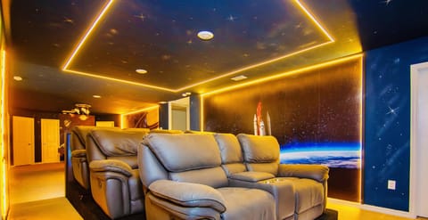 3029Mahalodr-UPSTAIRSTHEATER1.1