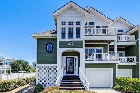 Front Exterior of Beachin Fun (North)