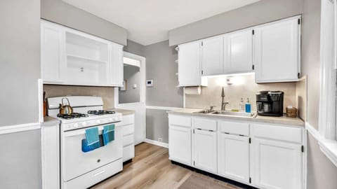 Fully functional kitchen—everything you need, right where you need it. Cook, create, and gather. It’s the heart of the home, ready for every meal and memory.