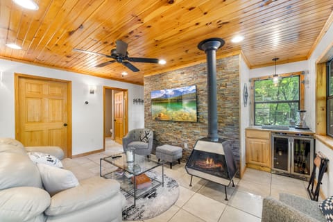 MAIN LEVEL LIVING AREA WITH WET BAR