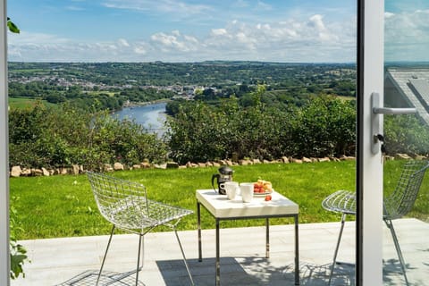 Table and 2 chairs on the patio in the garden