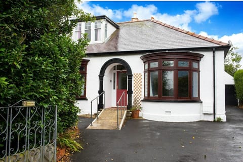 Tarmac drive with ramp leading to the front door