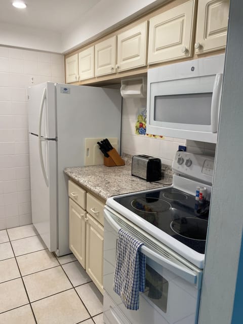 full size frig and oven