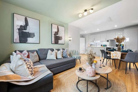 Living and Dining area combined at Blue Puffin Stays Short Lets & Serviced Accommodation
