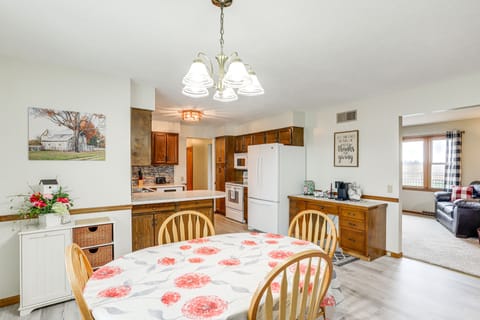 Dining Area | Dishware & Flatware Provided