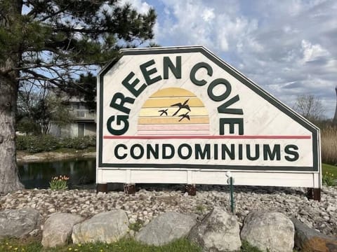 Located in Green Cove Condos in Oak Harbor. 5 minutes and your fishing!