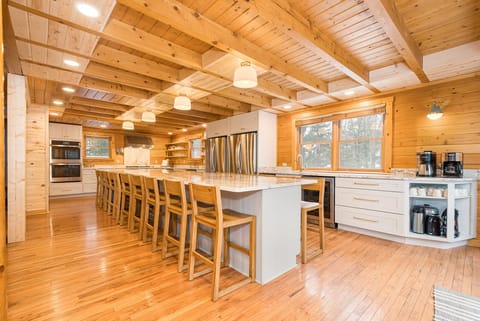 Kitchen - Breakfast Bar