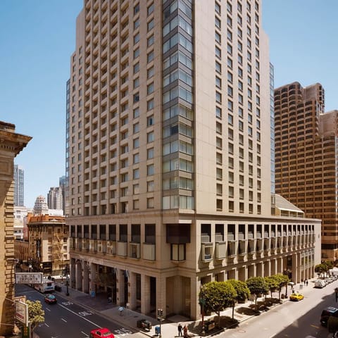 Explore the neighborhood from this central, easy-to-find address.