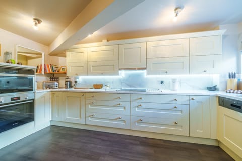 7 The Old Woodyard, Kendal - Kitchen