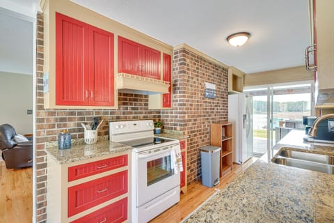 Kitchen | Cooking Basics | Keurig Coffee Maker (Pods Provided) | Toaster