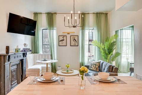 Albany Vacation Rental | 2BR | 1BA | 950 Sq Ft | Access Only By Stairs