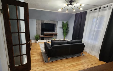 Casual CLE: 10% off 2+ Nights + free late checkout (December only)