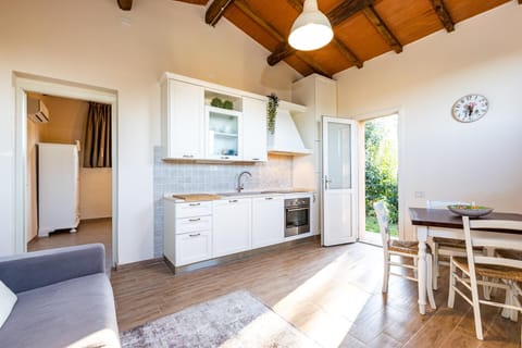 Autumn, Kitchen, Living Room, Spring, Summer