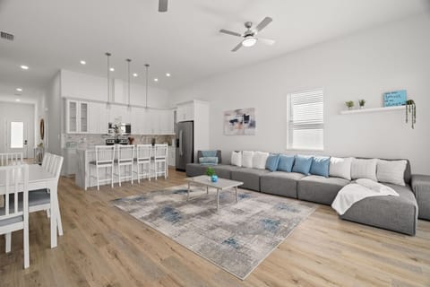 Cover photo: Bright open living room perfect for groups.