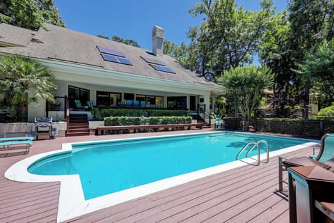 77 Mooring Buoy - Private Pool Deck Area