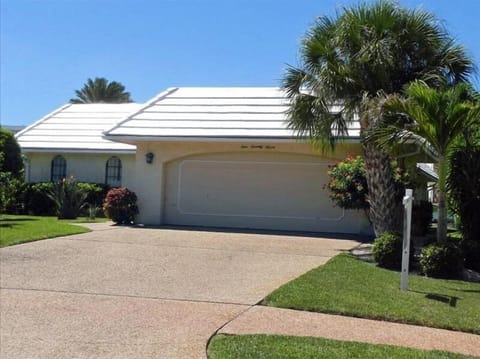 Lido Beach Retreat front exterior