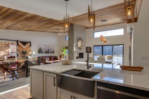 Prepare meals with a view!