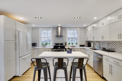 Kitchen island with 3 seats