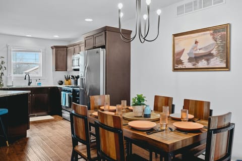 Modern kitchen vibes for any meal 🍷🍴