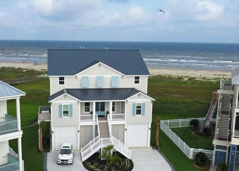 Welcome to Fishwife - brand new beachfront house in Galveston's top location!