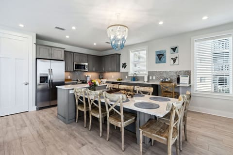 Spacious kitchen and dining area